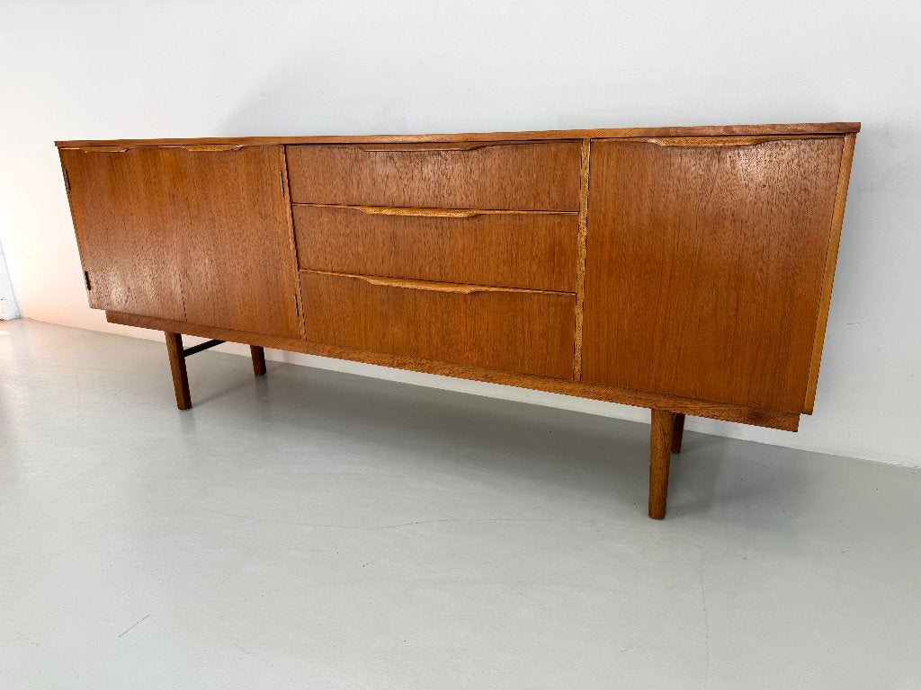 Vintage dressoir., Ophalen of Verzenden, Zo goed als nieuw, 25 tot 50 cm, 150 tot 200 cm