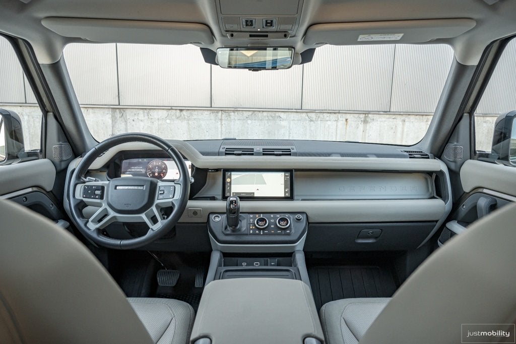 Land Rover Defender 110 3.0 P400 (400PK) MillTek, Urban-look, Auto's, Land Rover, Automaat, Automatische klimaatregeling, Gebruikt