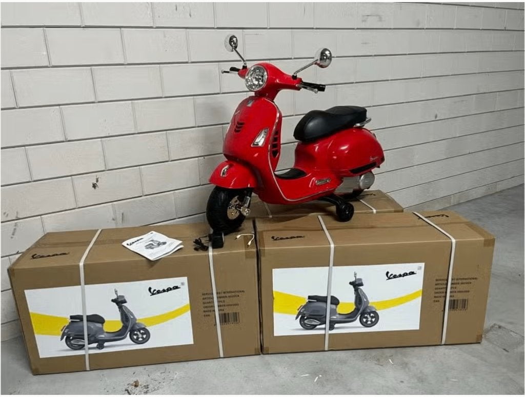 Laatste 3! Nieuwe elektrische kinder scooter Vespa GTS rood, Kinderen en Baby's, Ophalen, Nieuw