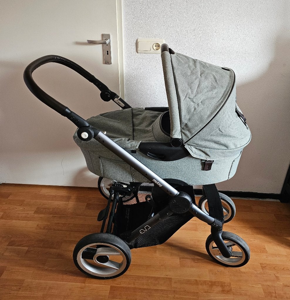 Kinderwagen reiswieg/buggy/ combiwagen Mutsy, Ophalen, Zo goed als nieuw, Combiwagen, Met reiswieg