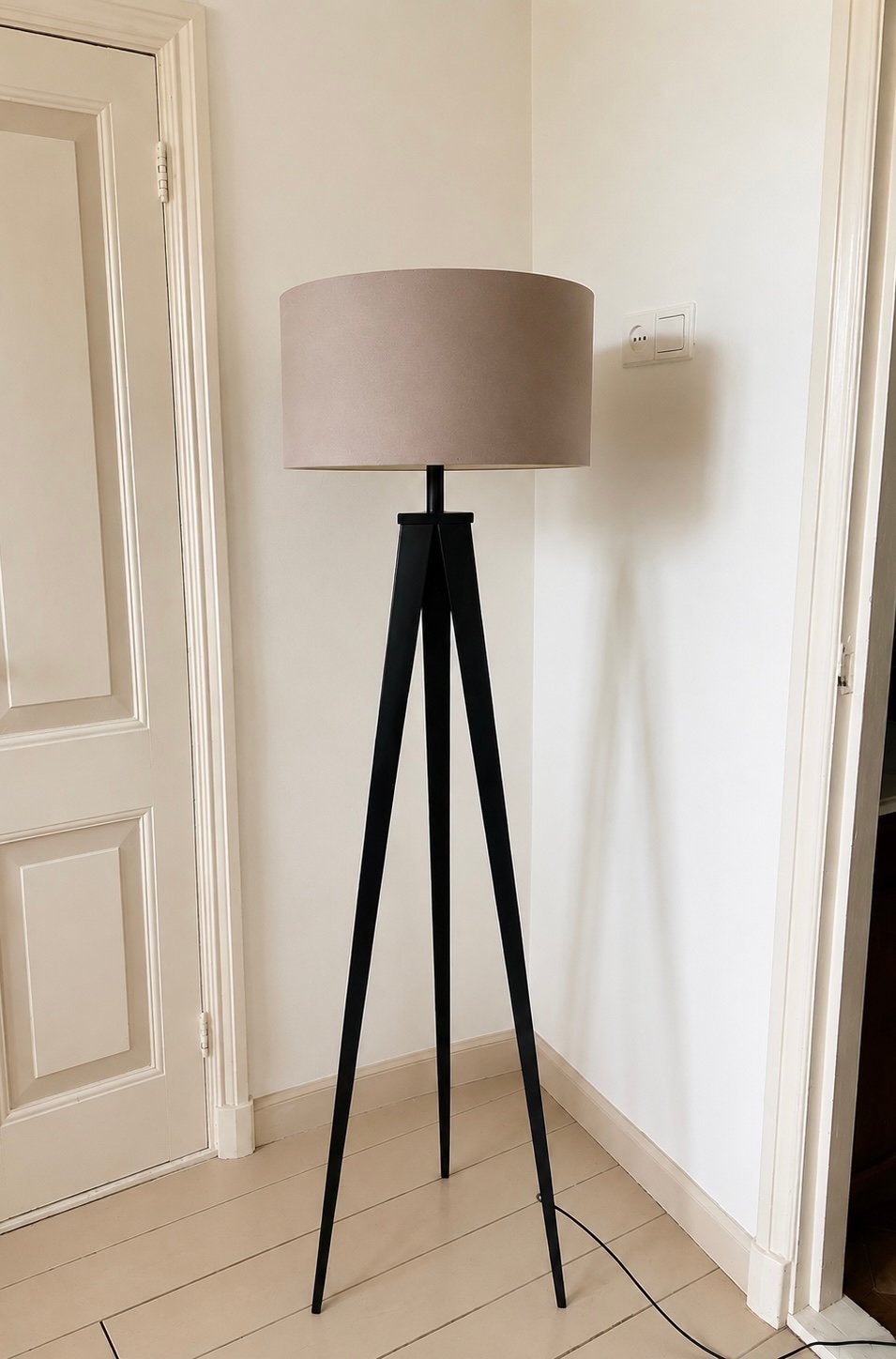 Moderne tripod vloerlamp, Huis en Inrichting, Ophalen, Zo goed als nieuw, 150 tot 200 cm
