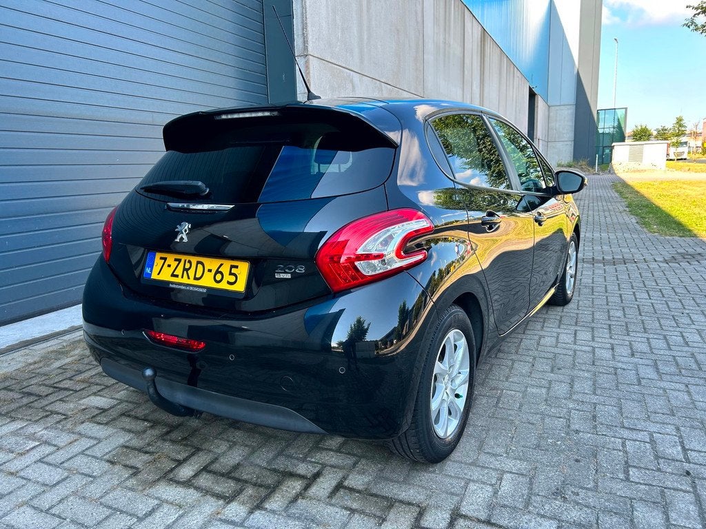 Peugeot 208 1.2i PureTech Style Pack AUT NAVI 5DRS, Euro 6, 1199 cc, 82 pk, Zwart