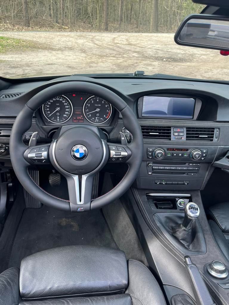 BMW 325i Cabrio E93 | 232pk | CarPlay | Keyless | vol optie, Auto's, Zwart, Cabriolet, Zwart, Handgeschakeld