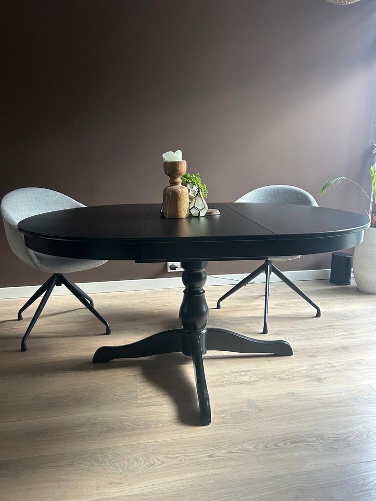 IKEA Uitschuifbare Eettafel - Rond naar Ovaal (4-8 pers.), Huis en Inrichting, Tafels | Eettafels, Zo goed als nieuw, 100 tot 150 cm