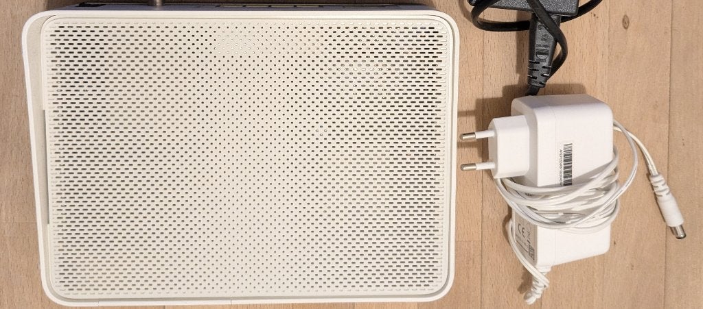 Ziggo Modem Router, Computers en Software, Ophalen of Verzenden, Gebruikt, Router met modem, Ziggo