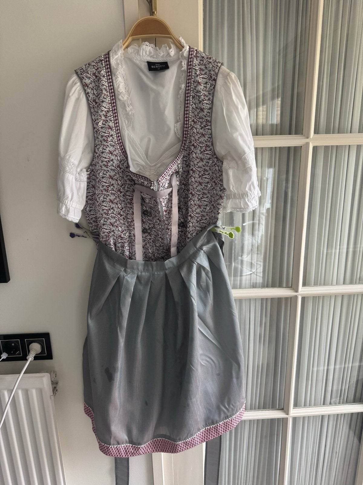 Traditionele en hoogwaardige Oktoberfest Dirndl Maat 44 XL, Maat 42/44 (L), Ophalen of Verzenden, Overige thema's, Kleding
