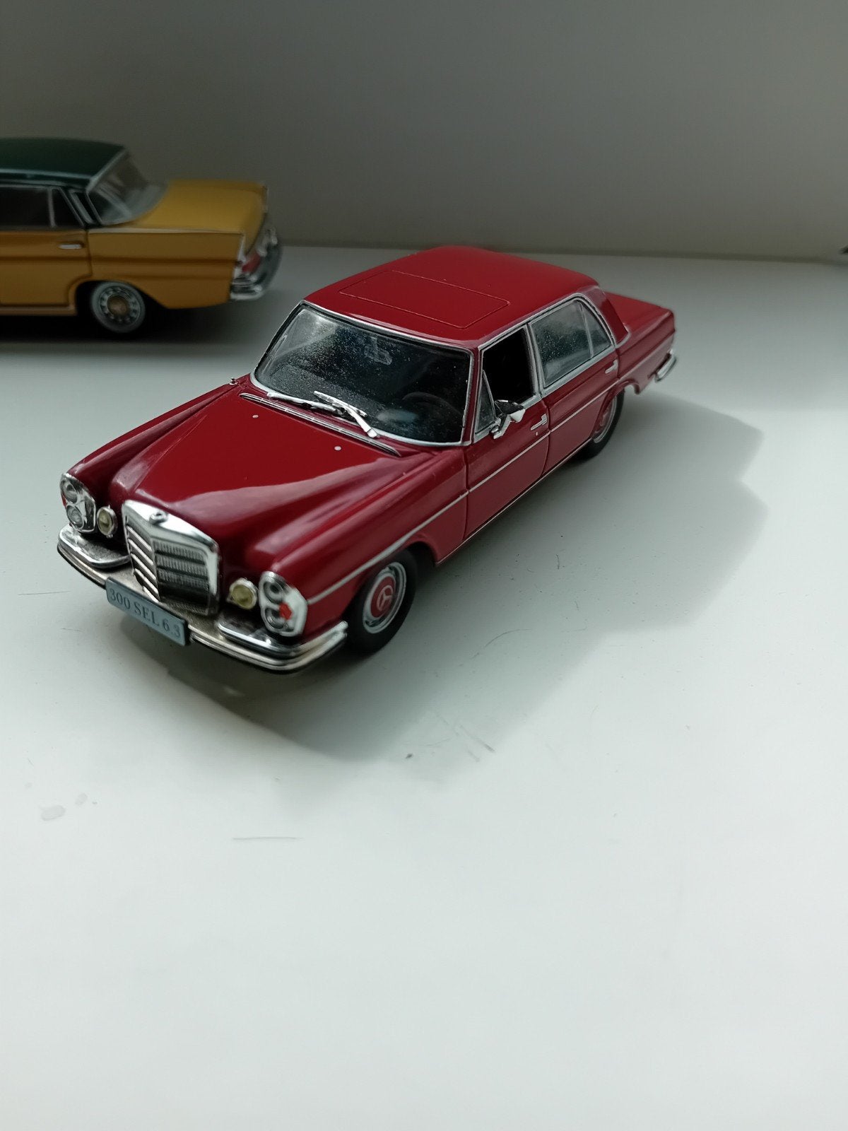 Mercedes 300 sel 6.3., Hobby en Vrije tijd, Modelauto's | 1:43, Ophalen of Verzenden, Zo goed als nieuw, Auto