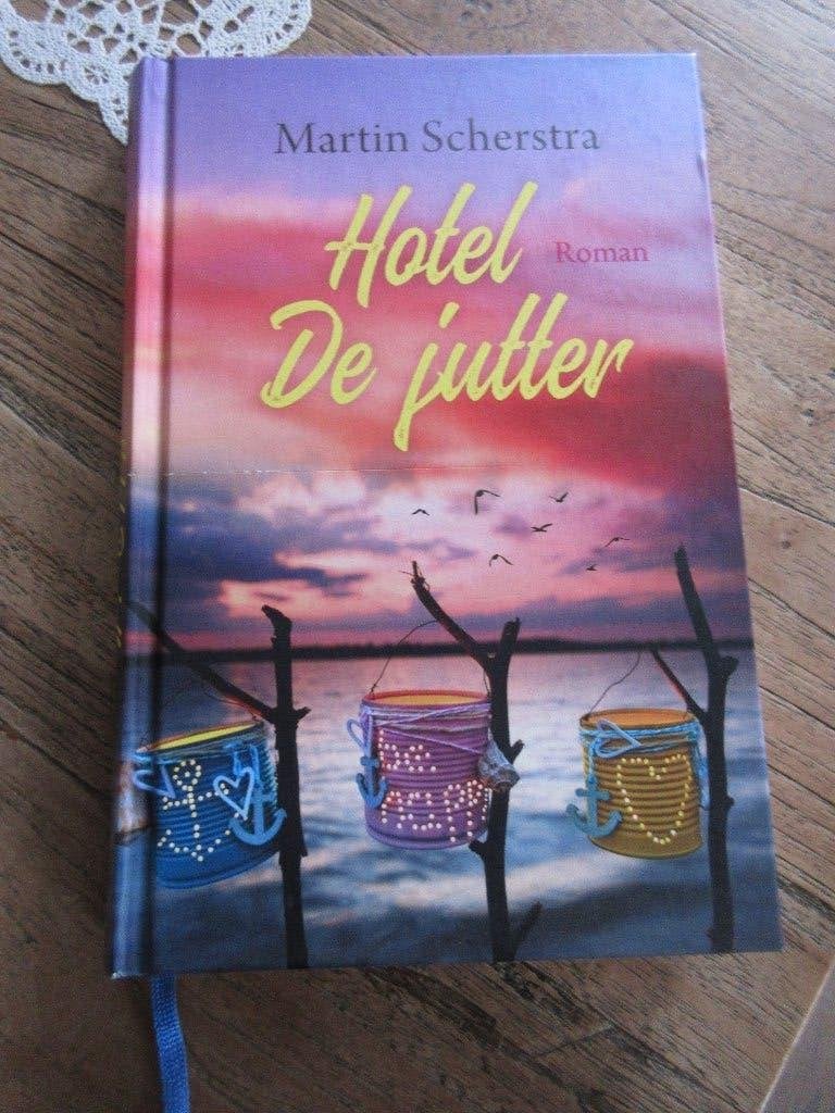 Hotel de jutter Martin Scherstra, Boeken, Ophalen of Verzenden, Gelezen