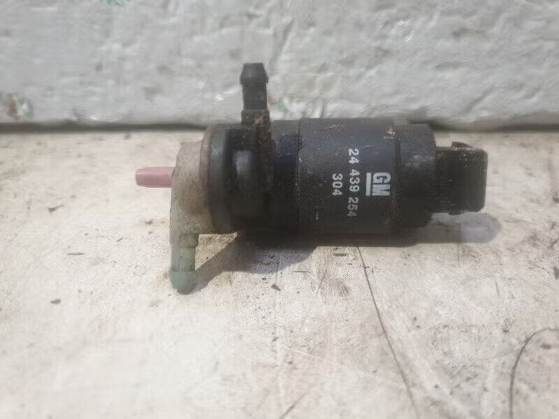 RUITENSPROEIERPOMP VOOR + ACHTER Opel Corsa C (F08 / 68), Bahnhofsplatz 65423 Rüsselsheim am Main, DE, Gebruikt, Opel, Opel Automobile GmbH