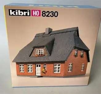Kibri 8230: bouwpakket plattelandshuis met rieten dak, Overige merken, Gelijkstroom of Wisselstroom, Brug, Tunnel of Gebouw, Nieuw