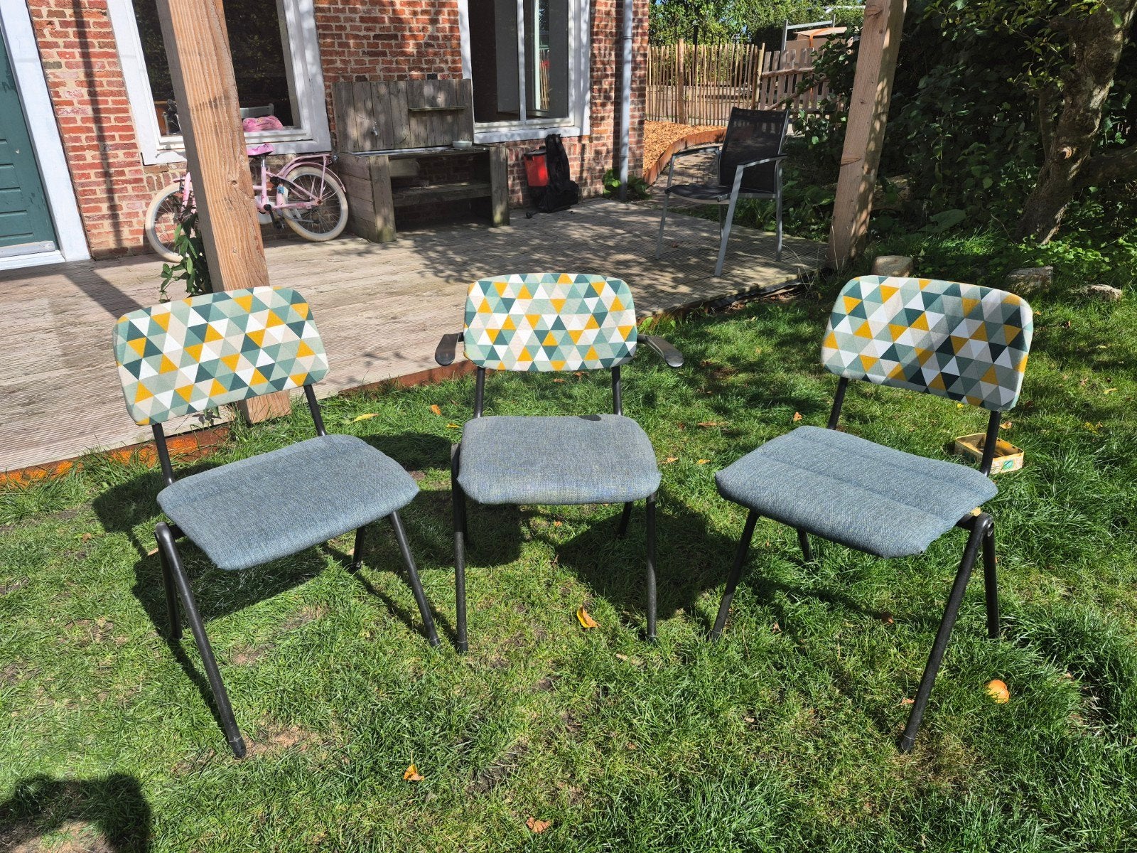 Set van 3 gebruikte stoelen met geometrisch patroon, Ophalen, Gebruikt, Drie, Modern, Geometrisch