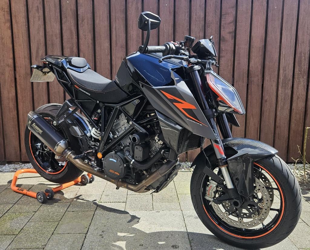 KTM 1290 Superduke R / Trackpack / Akra / Carbon, 2 cilinders, Occasion, Motorrijbewijs A, Particulier