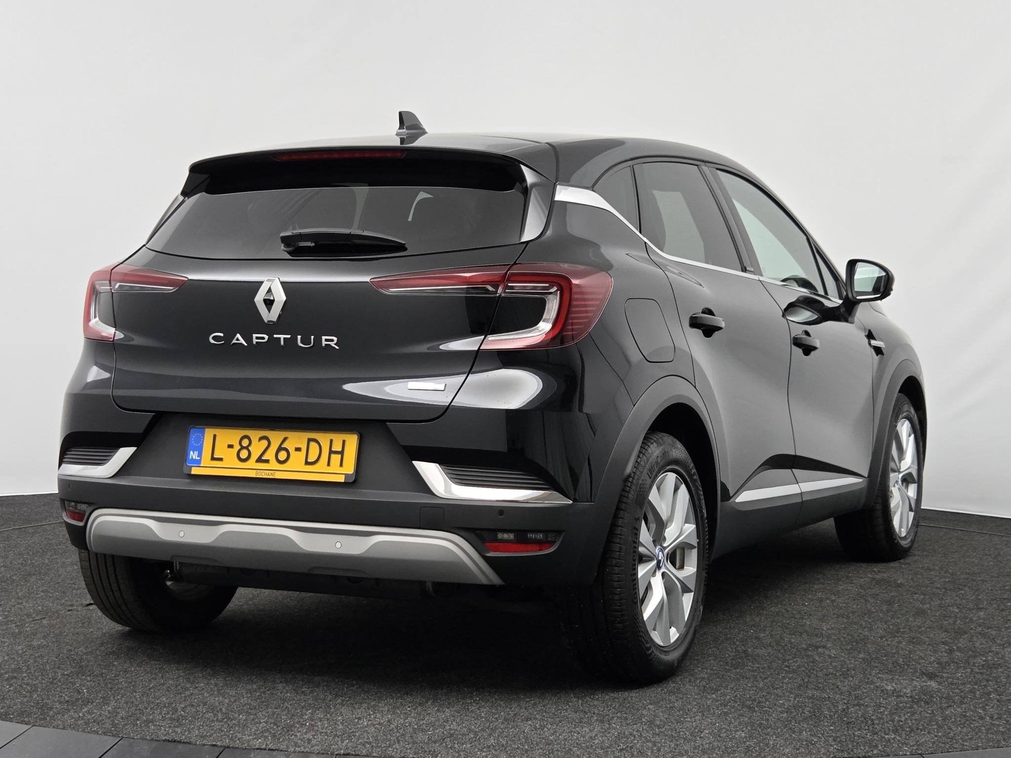 Foto 2 van Renault Captur 1.6 E-Tech Plug-in Hybrid 160 Intens | Naviga