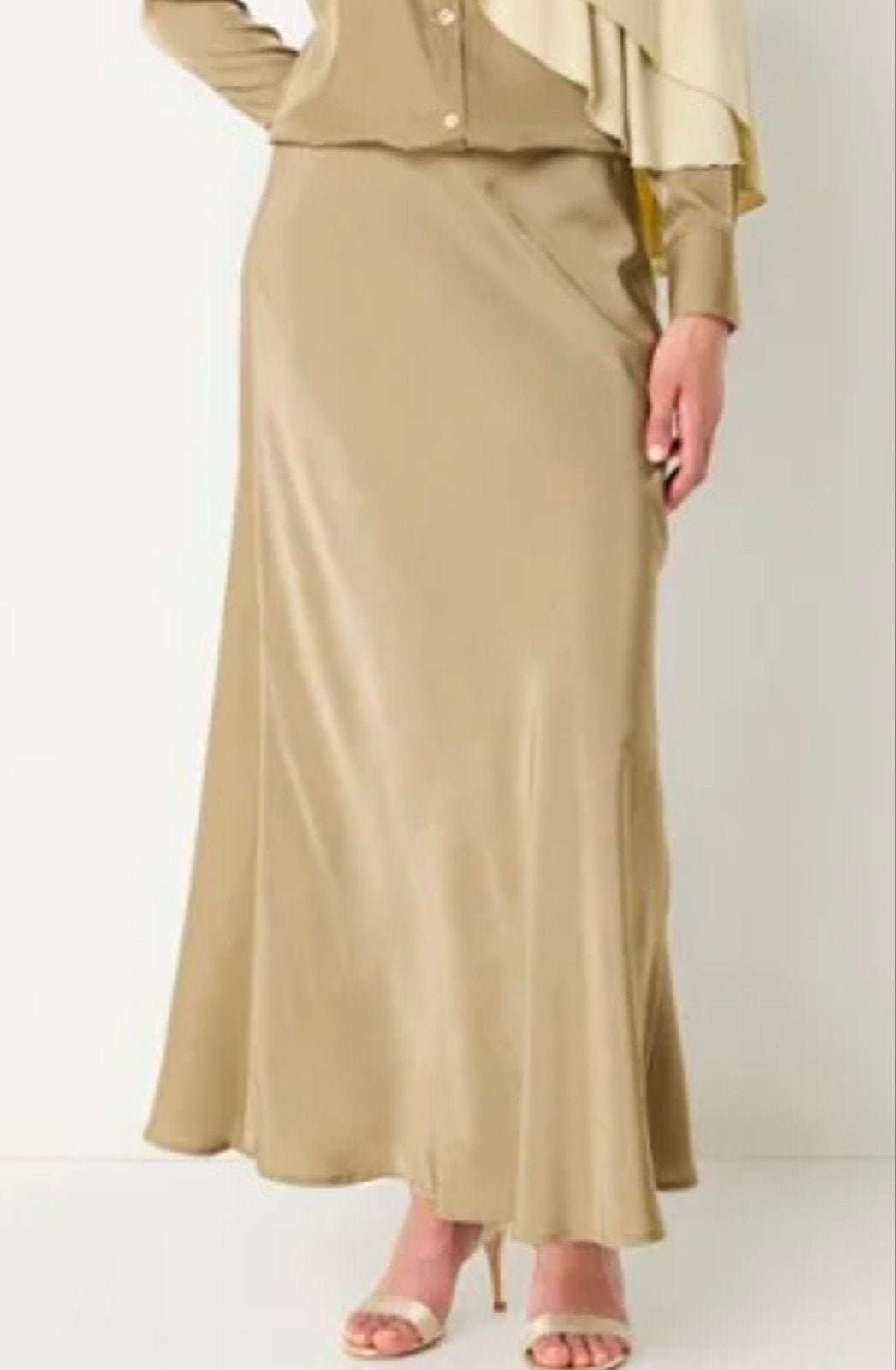 Nieuw LES Atelier maxi rok glanzend en hijab olive green, LES Atelier, Verzenden, Beige, Maat 46/48 (XL) of groter