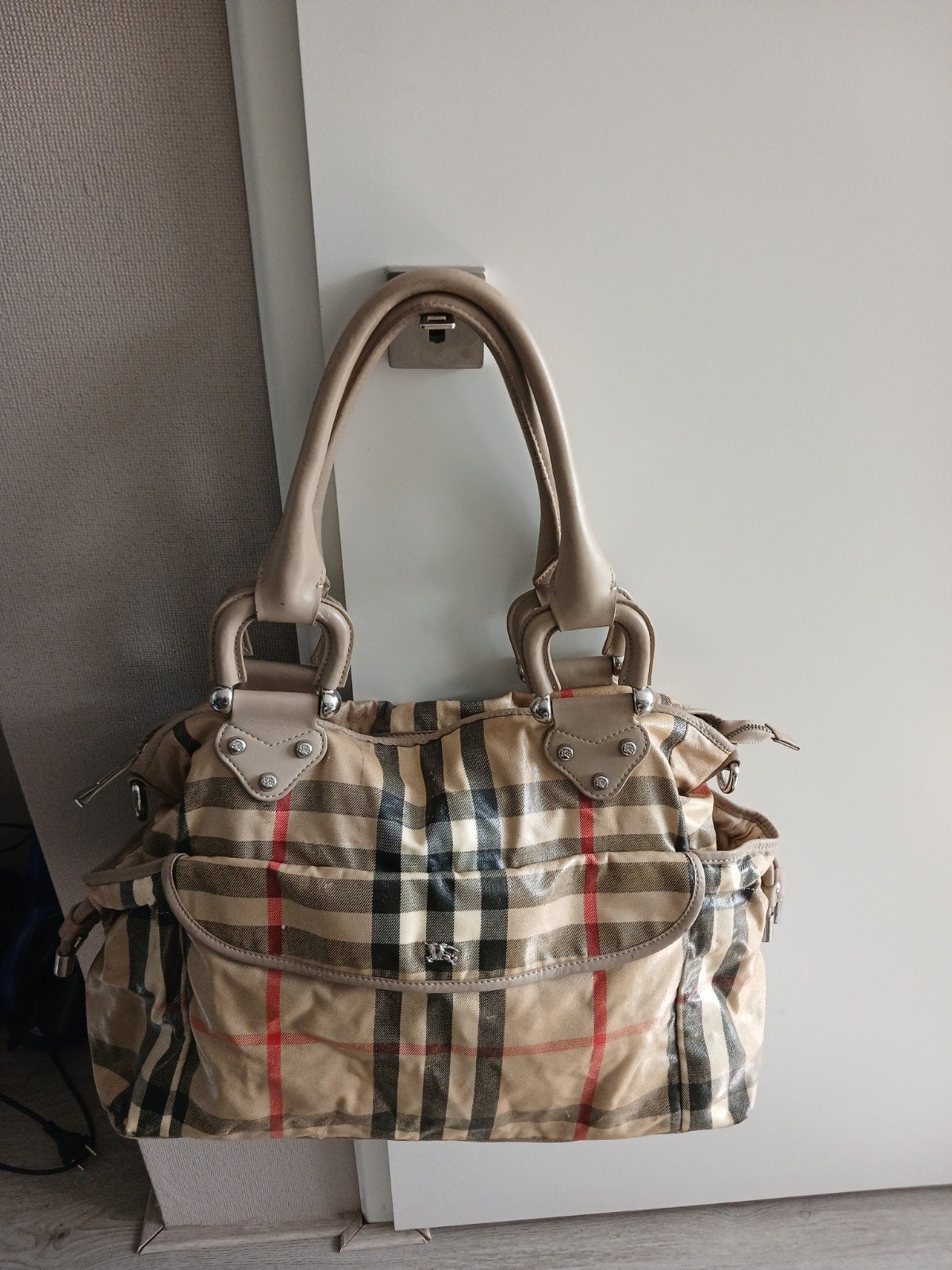 Burberry handtas met klassiek ruitpatroon, Sieraden, Tassen en Uiterlijk, Tassen | Damestassen, Ophalen of Verzenden, Gebruikt