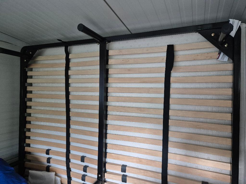 Bedonderstel met matras 160 breed, Huis en Inrichting, Slaapkamer | Matrassen en Bedbodems, Ophalen, Tweepersoons, Zo goed als nieuw