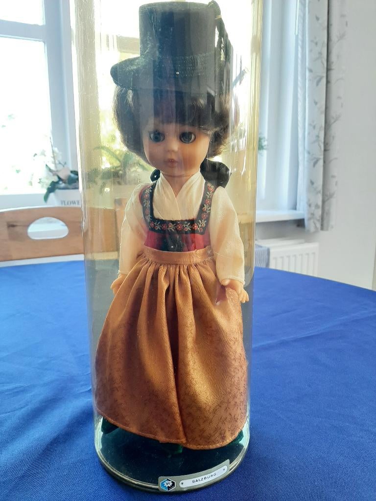 Vintage pop in Oostenrijkse klederdracht Salzburg jaren 70, Ophalen of Verzenden, Zo goed als nieuw, Pop