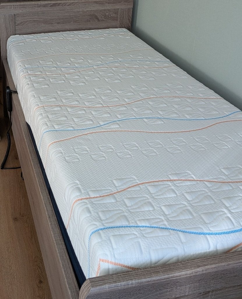 M line matras, 6 weken gebruikt, Huis en Inrichting, Slaapkamer | Matrassen en Bedbodems, Ophalen, 90 cm, Eenpersoons, Zo goed als nieuw
