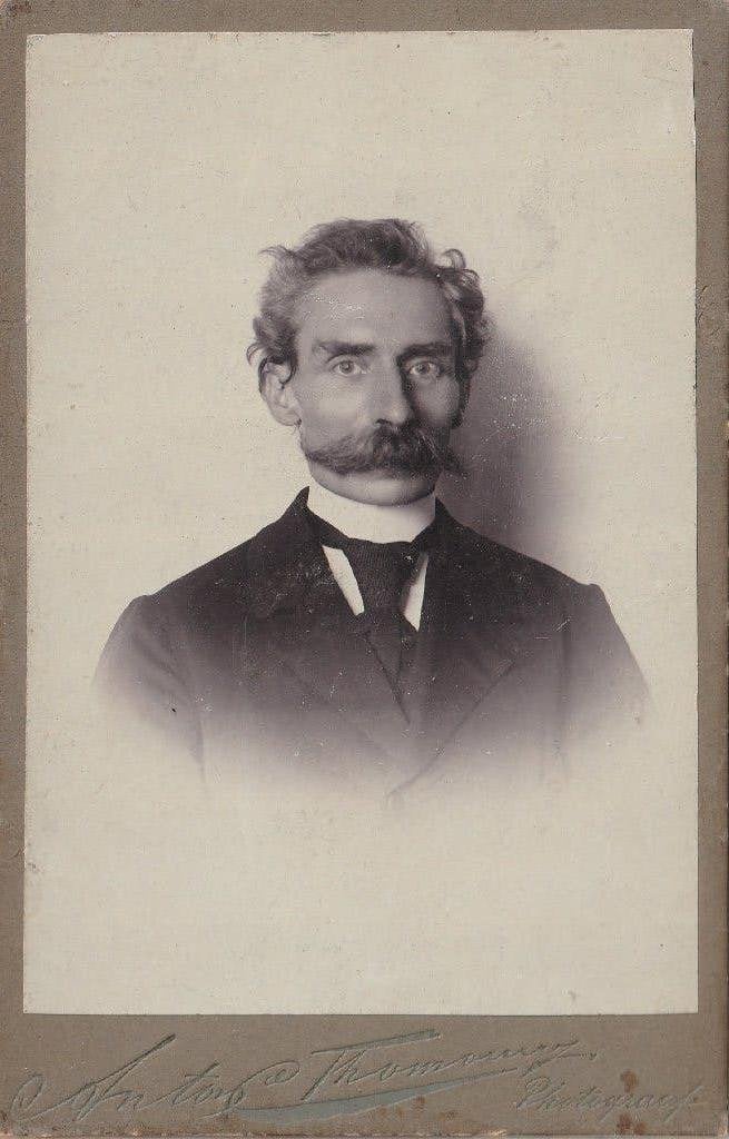 Antieke foto van een man met snor, A.C. Thomann Utrecht, Verzamelen, Gebruikt, Foto, Ophalen of Verzenden, Voor 1940