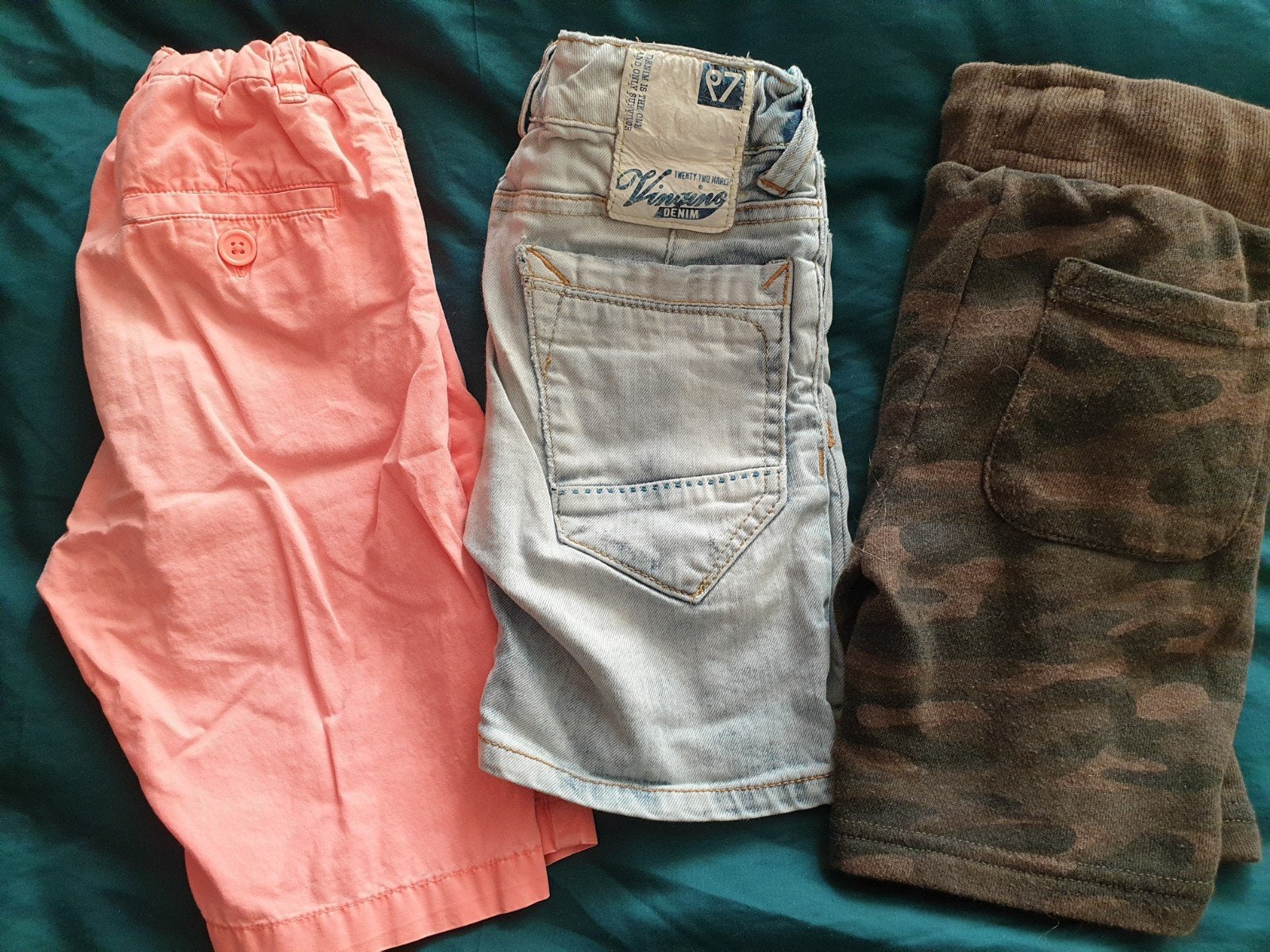 Vingino H&M 104 neon camouflage kortebroek, Kinderen en Baby's, Kinderkleding | Maat 104, Ophalen, Zo goed als nieuw, Jongen, Broek