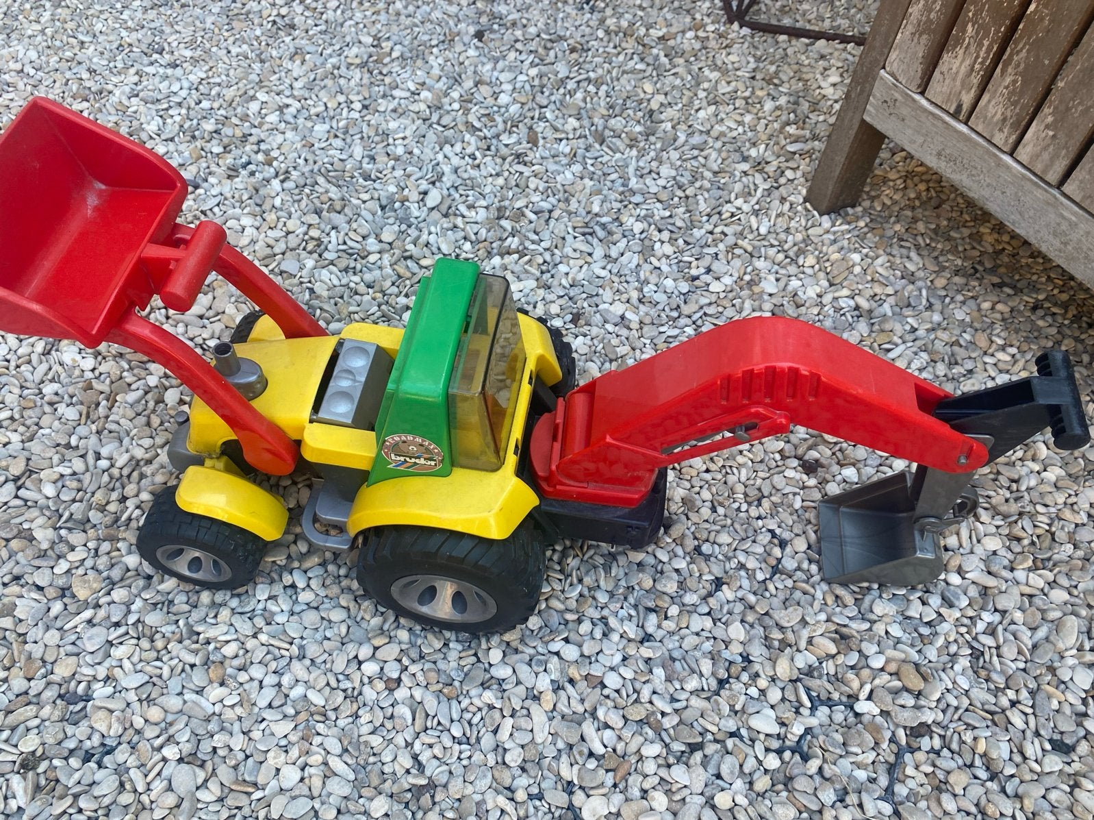 Diverse grote speelvoertuigen (graafmachine, kiepwagens), Ophalen, Gebruikt