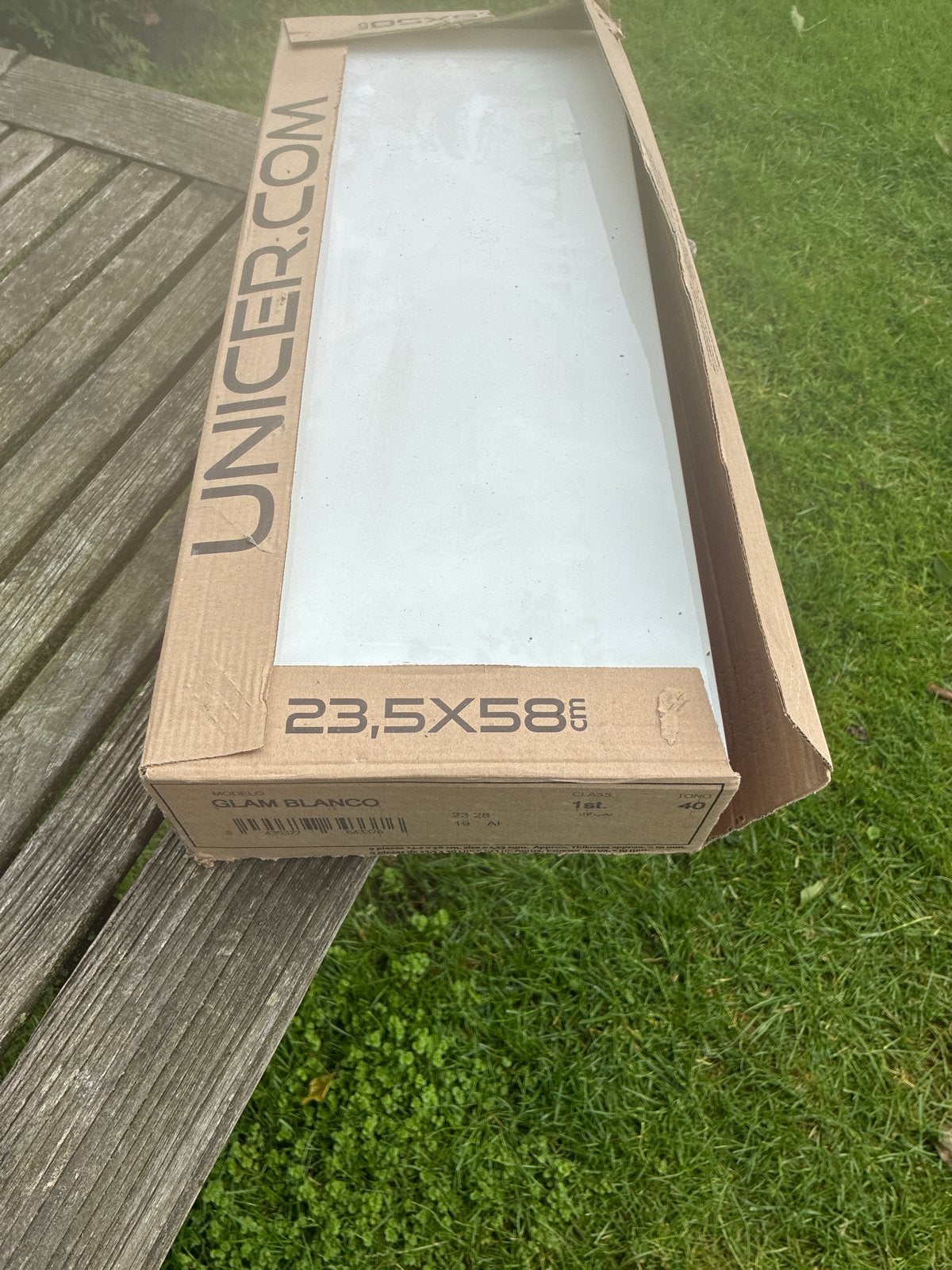 Gratis: Doos Unicer Glam Blanco wandtegels (9 stuks), Ophalen, 40 tot 60 cm, Nieuw, Minder dan 5 m²