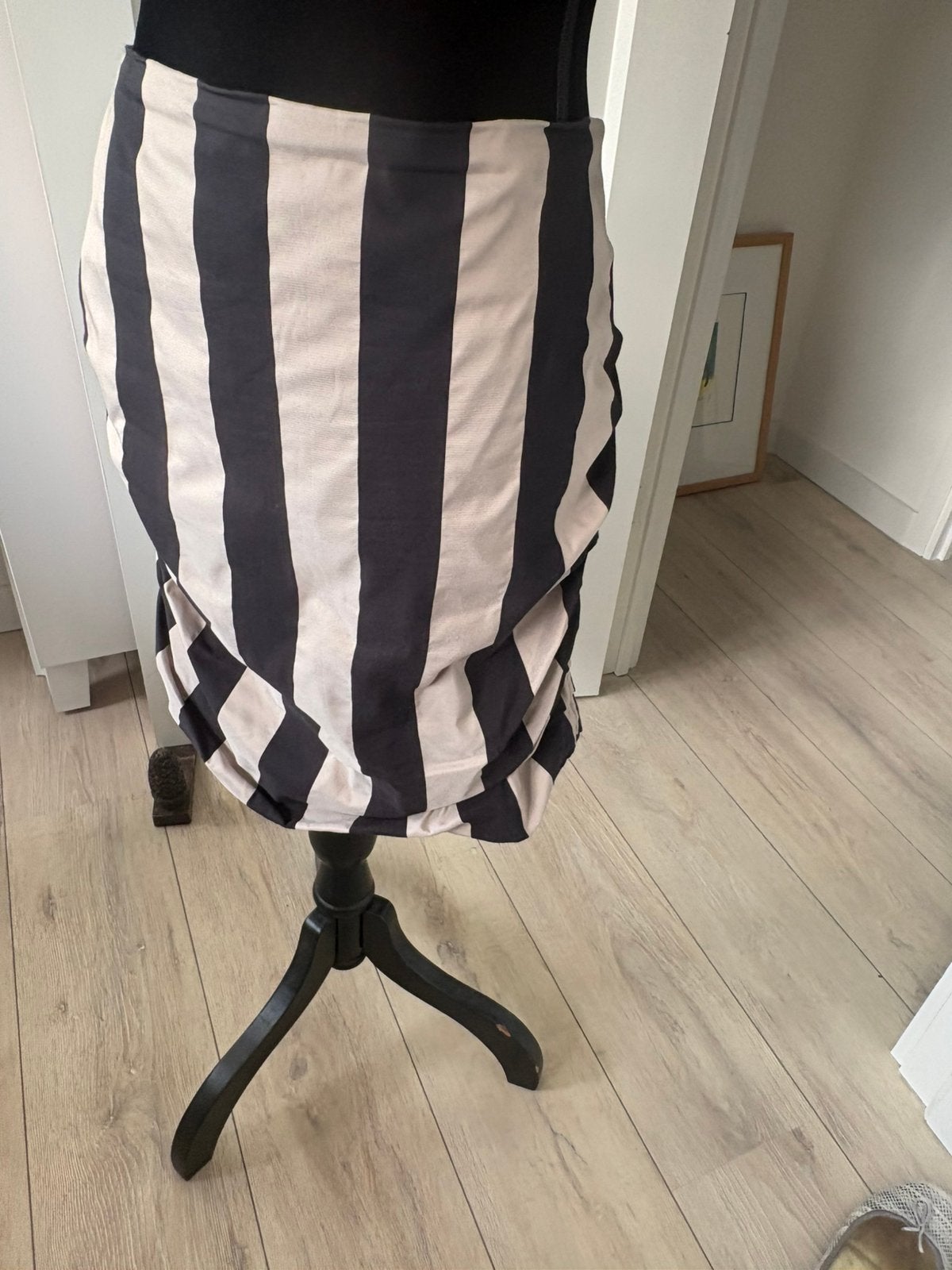 Streep zand/zwart rok Roses of Avalon 40 L izgst gevoerd, Kleding | Dames, Ophalen of Verzenden, Zo goed als nieuw, Maat 38/40 (M)