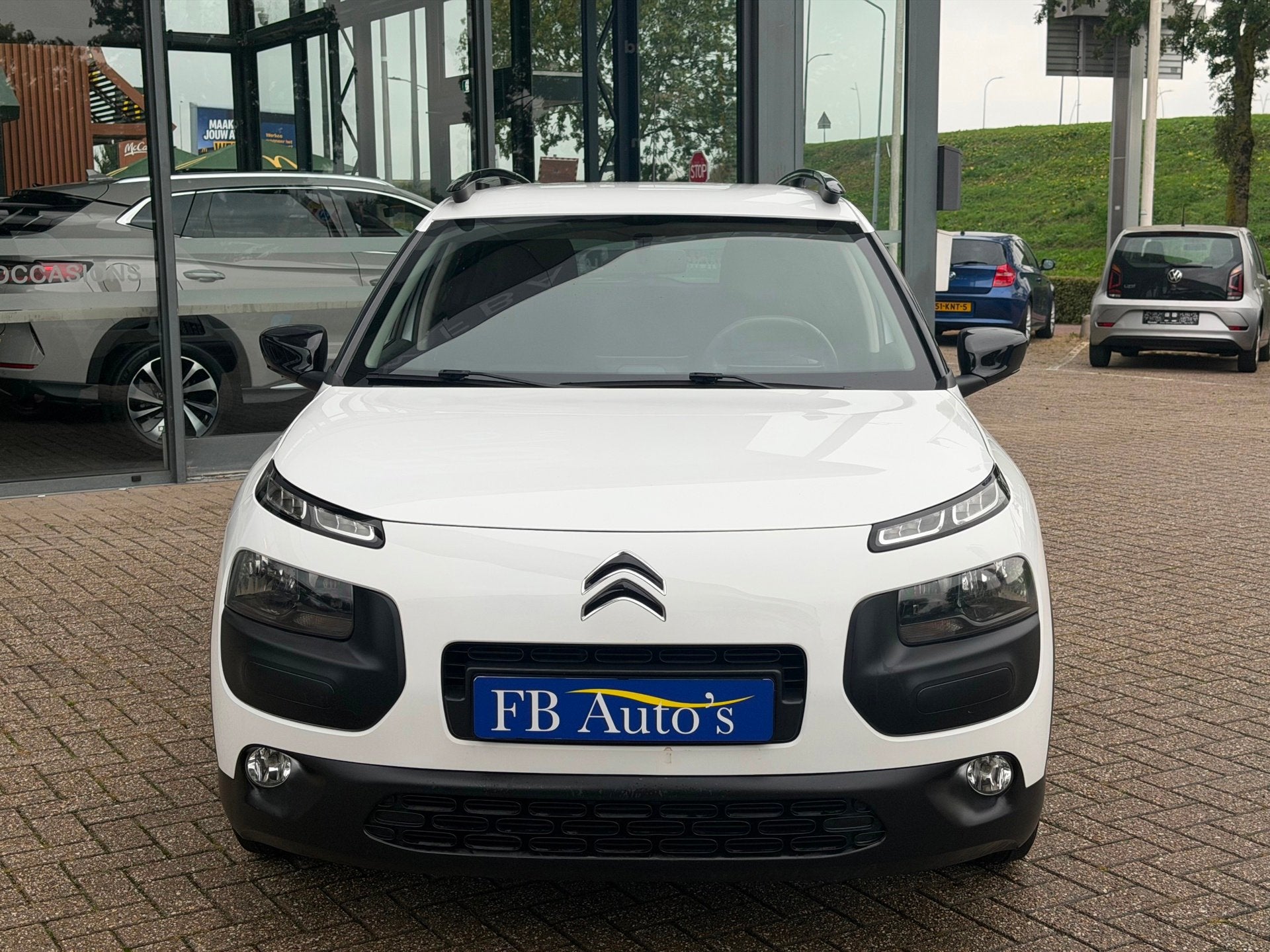 Citroen C4 Cactus 1.2 PureTech Shine Airco Lmv, Voorwielaandrijving, Stof, Gebruikt, Zwart