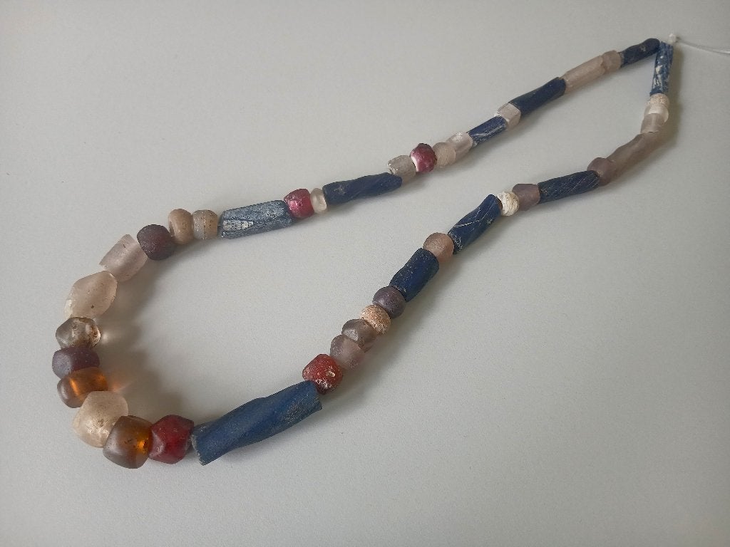 ketting met europese glazen kralen 1600-1750. VOC / WIC, Ophalen of Verzenden, Overige materialen, Ketting