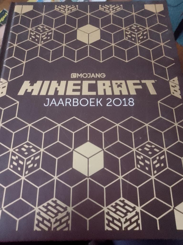 boek minecraft jaarboek 2018, Ophalen of Verzenden, Zo goed als nieuw, Overige onderwerpen