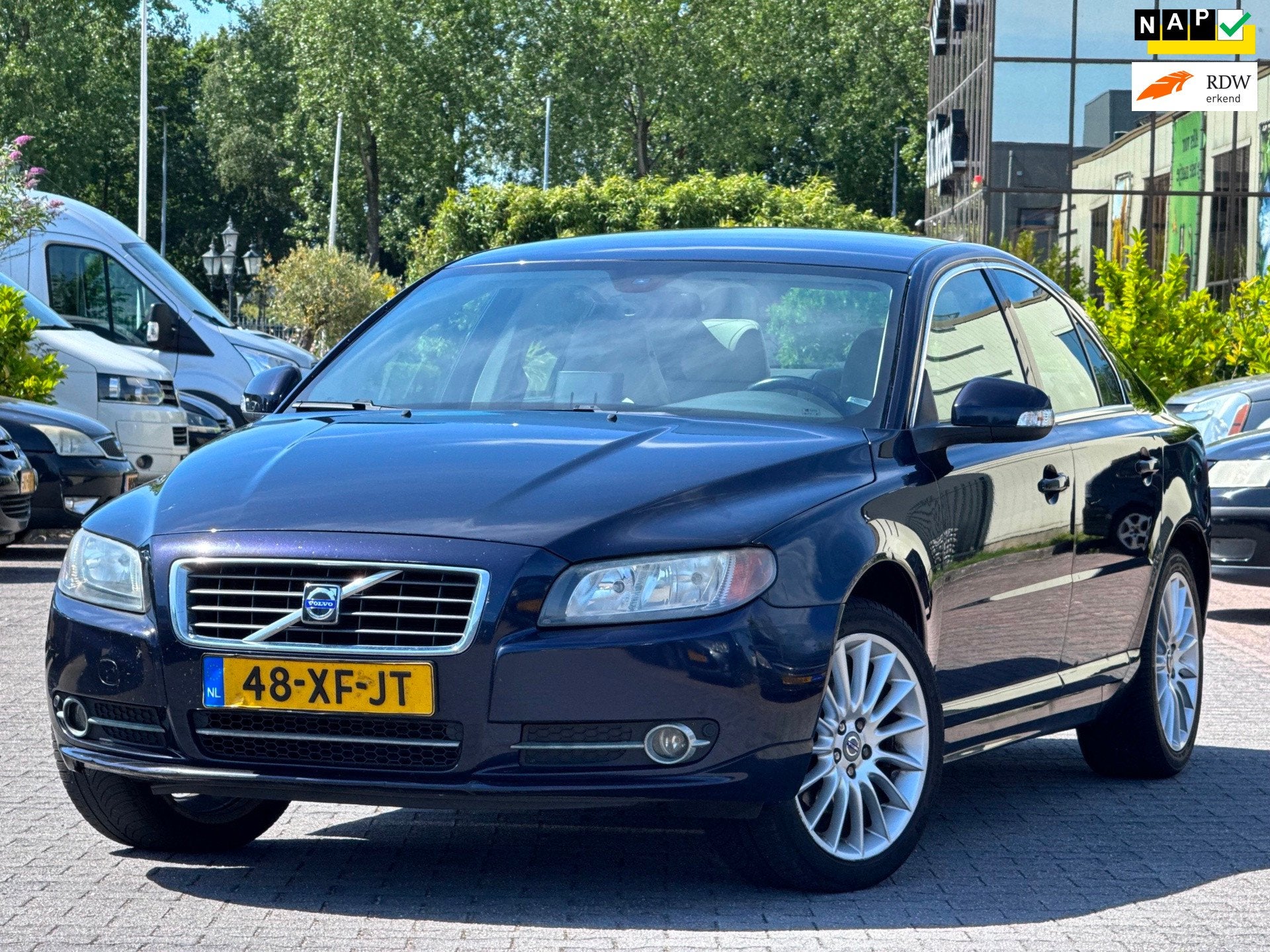 Volvo S80 2.5 T Momentum | APK 12-08-2027 | Leder stoelen |, Beige, Blauw, Parkeersensor, 2521 cc