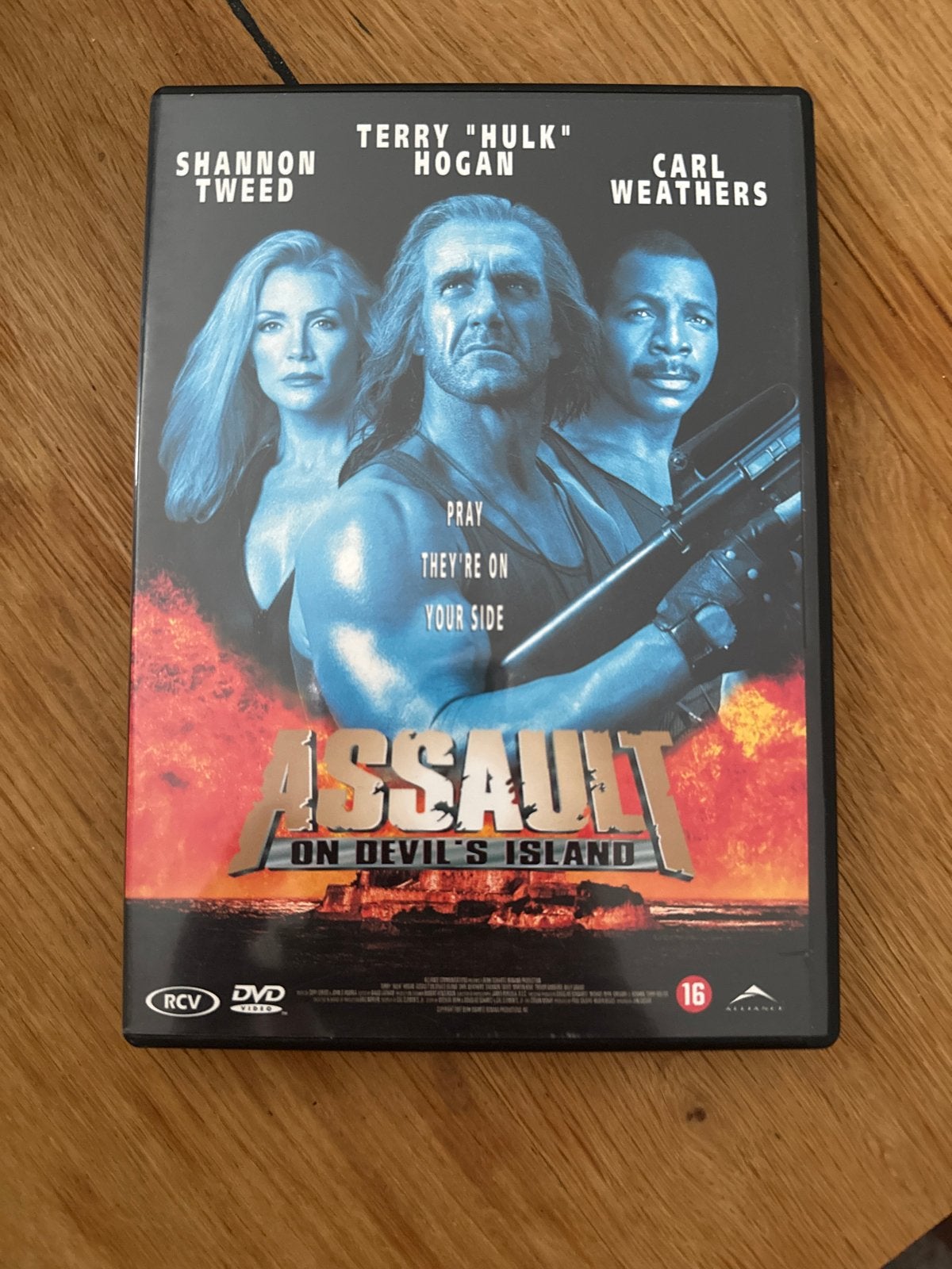 Assault on Devil's Island DVD - Actie Thriller, Vanaf 16 jaar, Ophalen of Verzenden, Zo goed als nieuw, Actiethriller