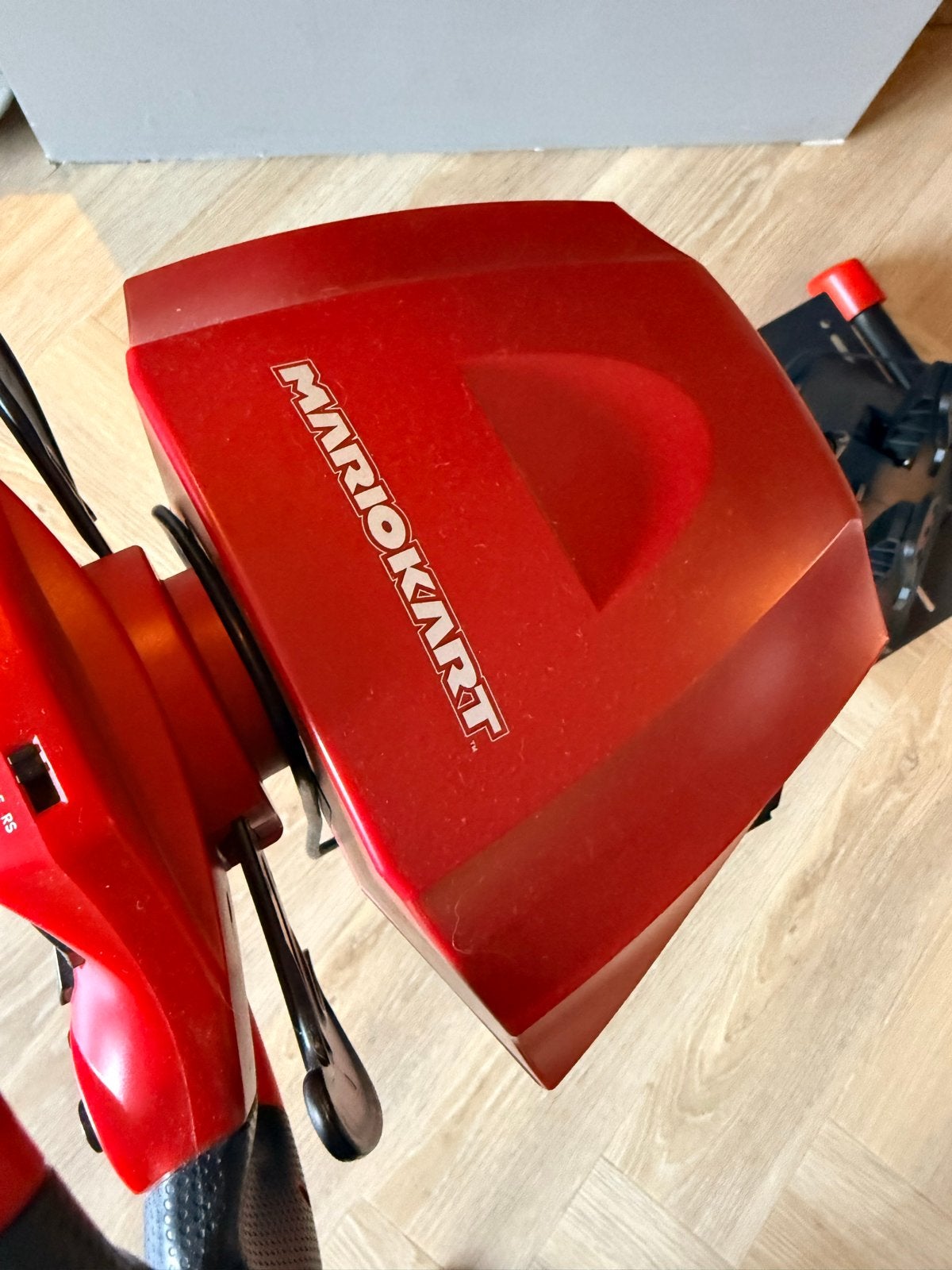 Thrustmaster Mario Kart racestuur met pedalen en standaard, Spelcomputers en Games, Ophalen, Zo goed als nieuw, Zonder controller