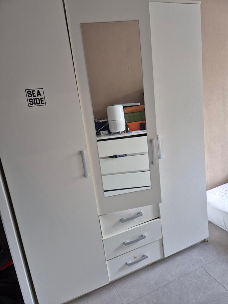 een hele mooie kast, Huis en Inrichting, Ophalen of Verzenden, Zo goed als nieuw
