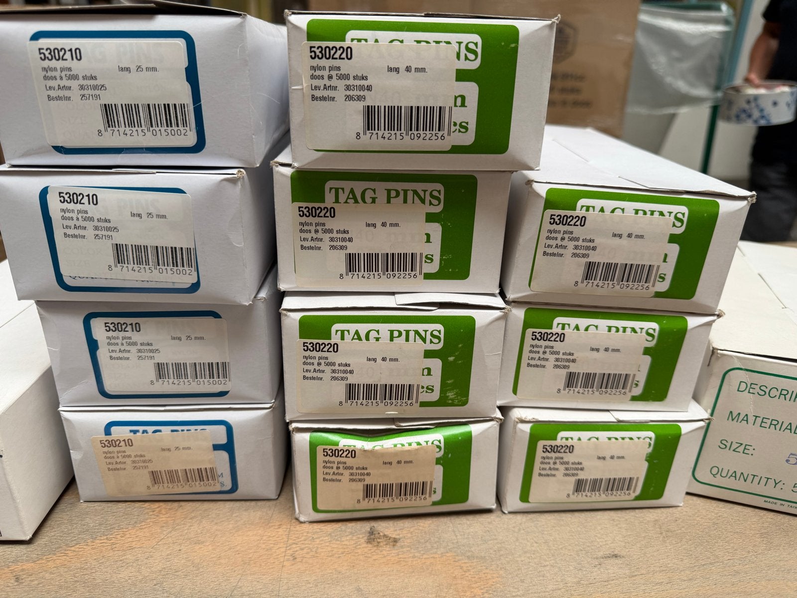 18x aanschiettang met +\-3000 Labels en Nylon Kleding Pins, Ophalen