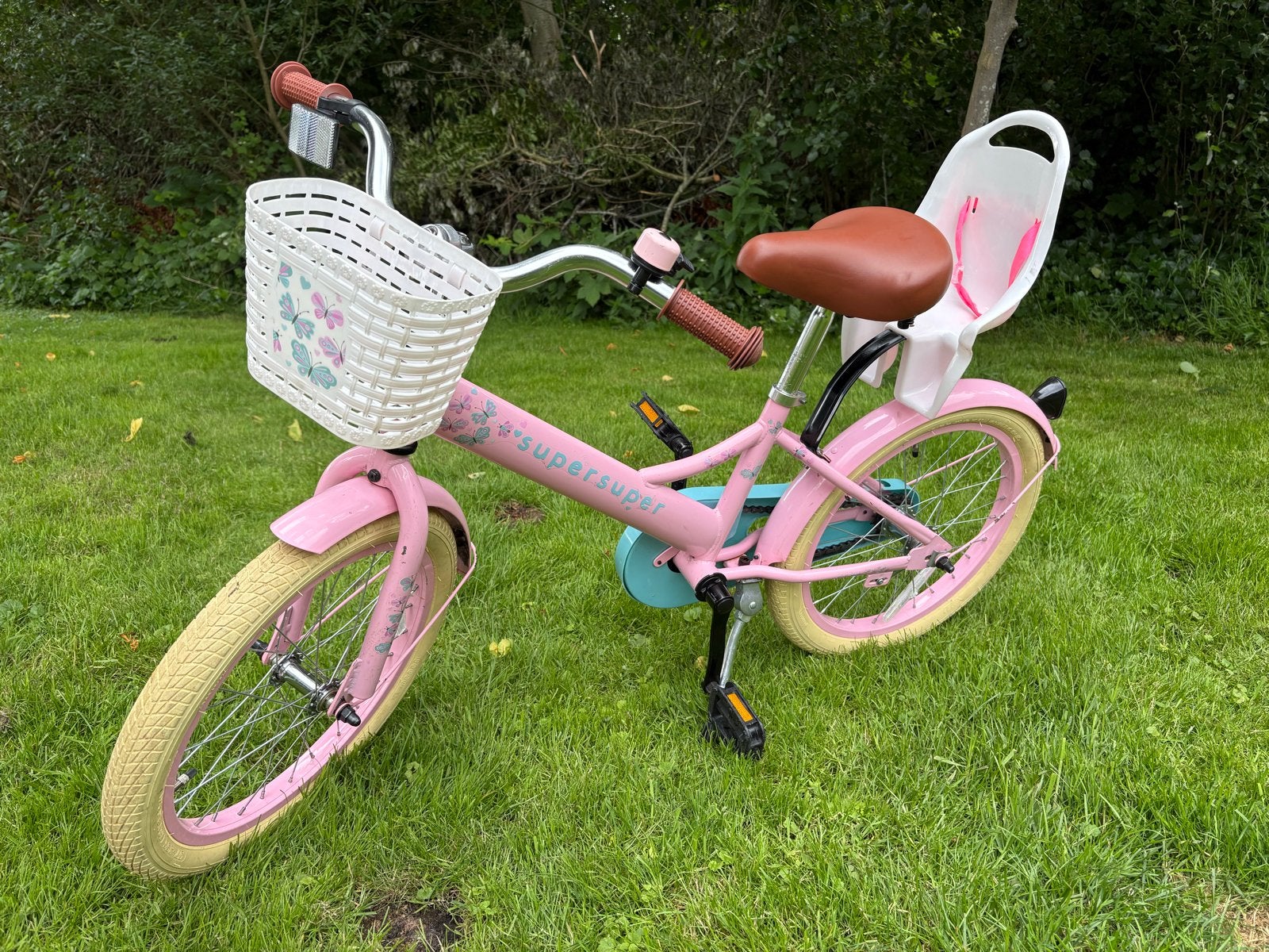 Roze kinderfiets 18 inch met mandje en poppenstoeltje, Ophalen, Zijwieltjes, Supersuper, 16 tot 20 inch