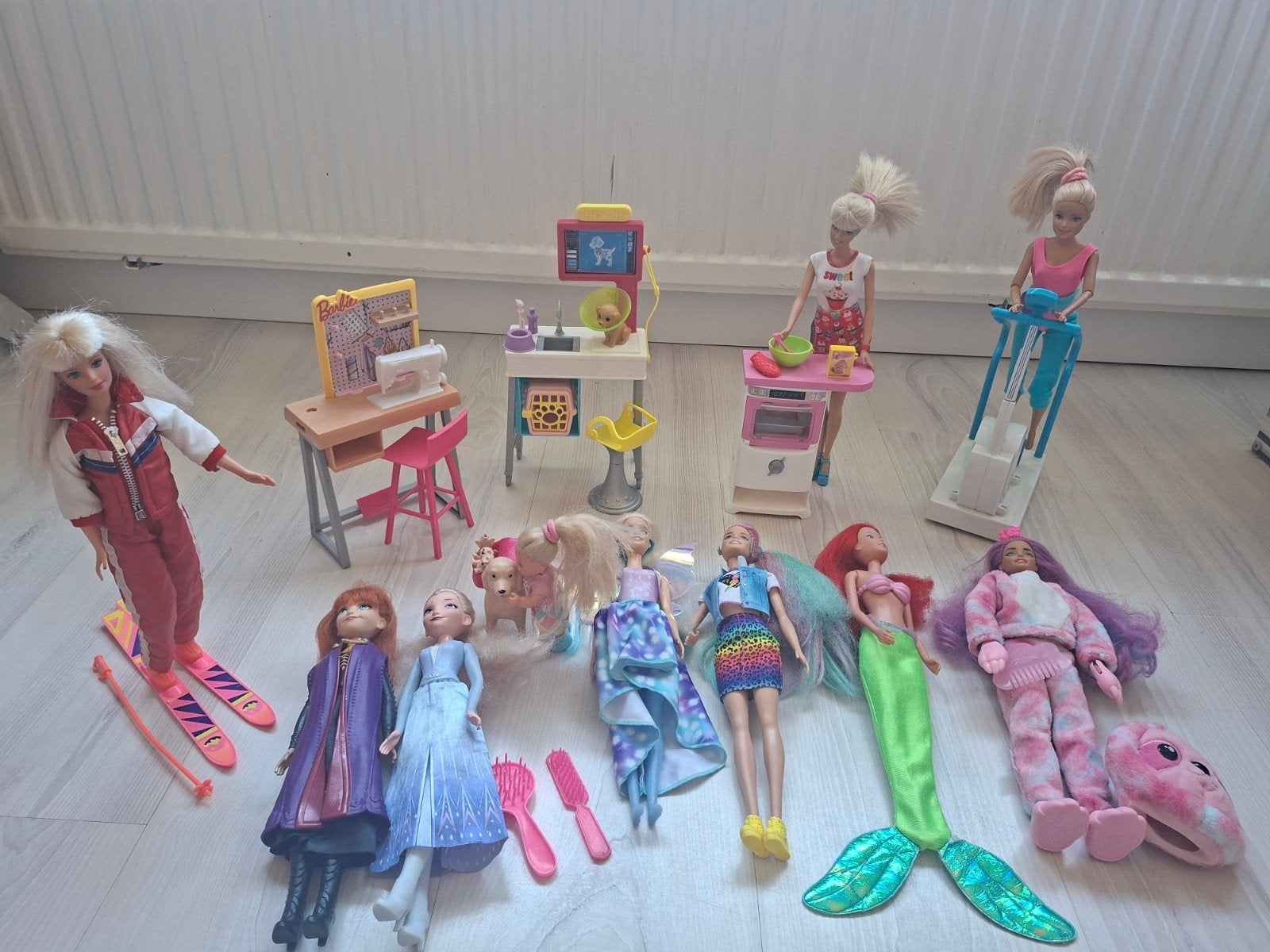 Barbie en Disney Frozen poppen met accessoire, Ophalen, Gebruikt, Barbie