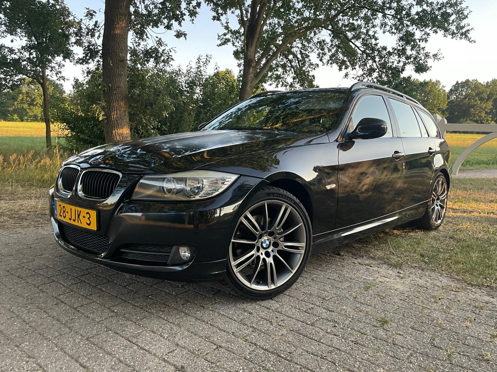 BMW BMW 3-Serie 318I Touring 105KW 2009 Zwart, Auto's, USB, Zwart, Zwart, Origineel Nederlands