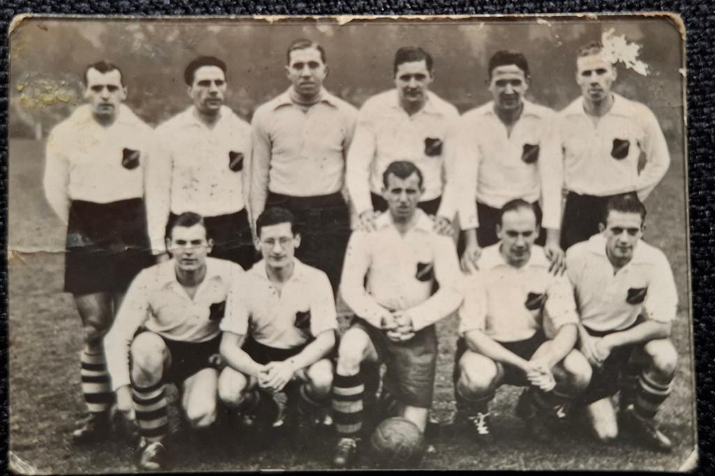 Voetbalplaatje NAC Breda Elftal 1951-1952. nr45 Maple Leaf, Ophalen of Verzenden, Gebruikt, NAC Breda, Poster, Plaatje of Sticker
