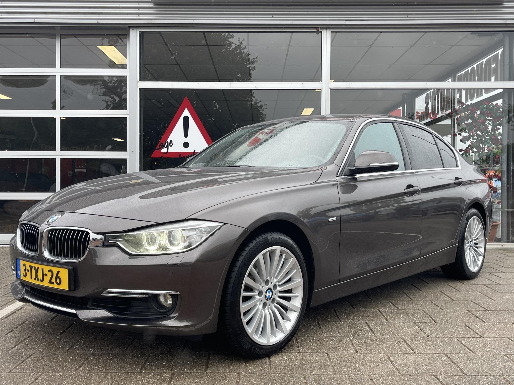 BMW 3-serie 320i High Executive /Automaat/Cruise/Climate/Spo, Auto's, BMW, Automaat, Achterwielaandrijving, Gebruikt, 4 cilinders