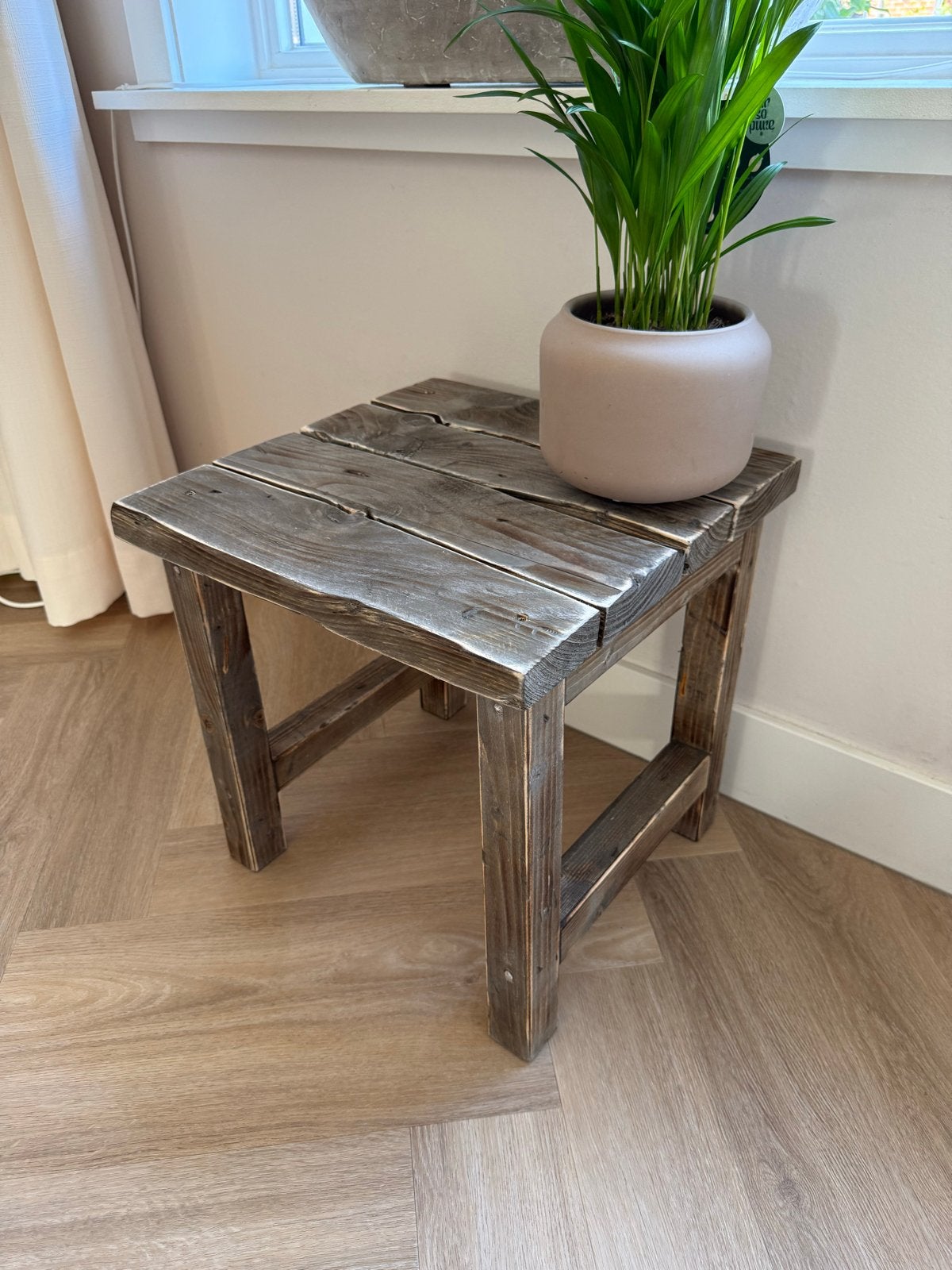 Nieuw houten  bijzettafel van gerecycled sloophout 40x40x40, Ophalen, Minder dan 45 cm, Minder dan 55 cm, Vierkant