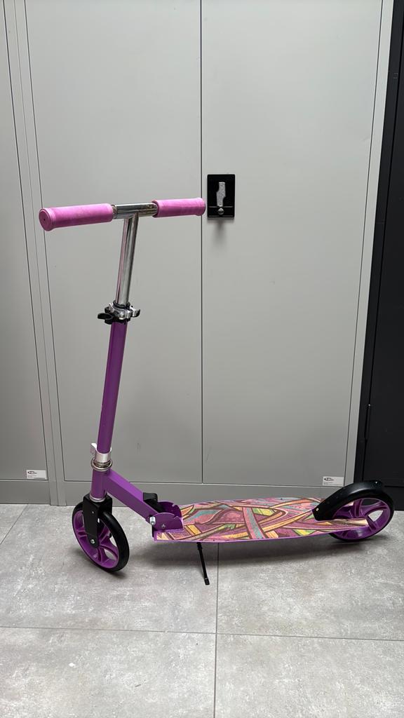 Paarse step 1 jaar jong, 200mm wielen, Fietsen en Brommers, Ophalen of Verzenden, Zo goed als nieuw, Gewone step