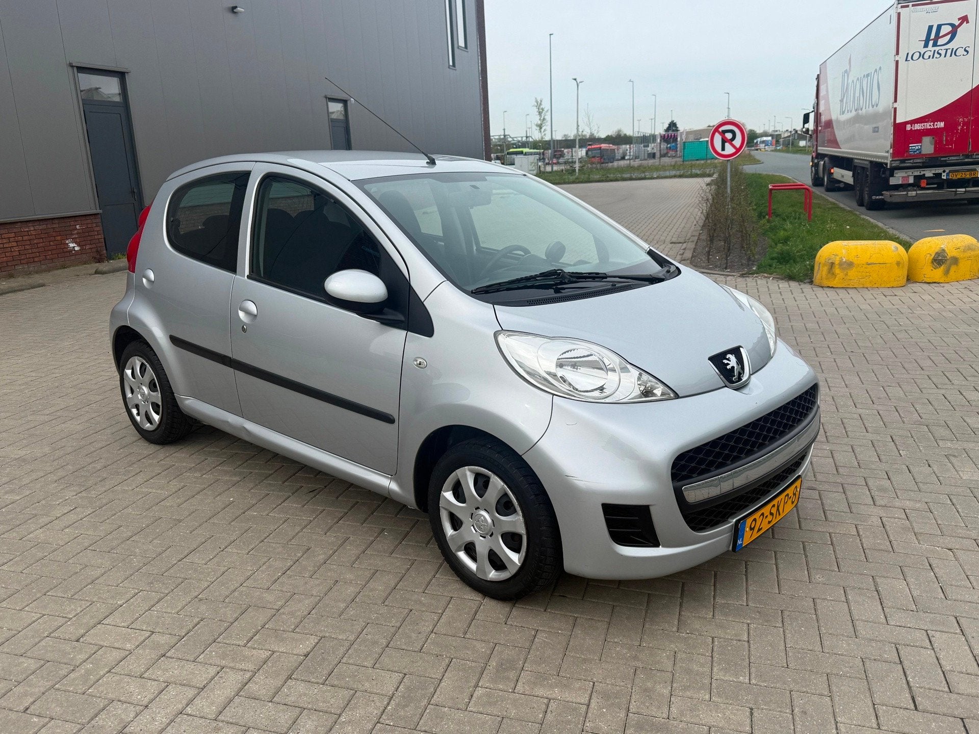 Peugeot 107 1.0-12V XS 93.000 Nap Automaat Airco Grijs 2011, Auto's, Euro 5, Gebruikt, 4 stoelen, 68 pk