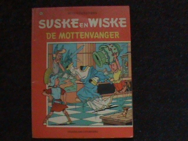 Suske en Wiske De mottenvanger 1e druk 1973 met sticker, Boeken, Eén stripboek, Ophalen of Verzenden, Gelezen