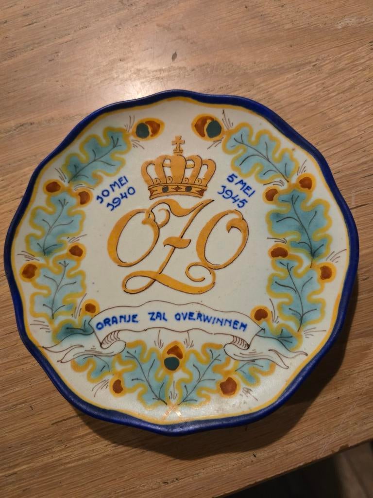 Oorlogsherdenkingsbord Regina Gouda - Oranje Zal Overwinnen, Antiek en Kunst, Antiek | Wandborden en Tegels, Ophalen of Verzenden
