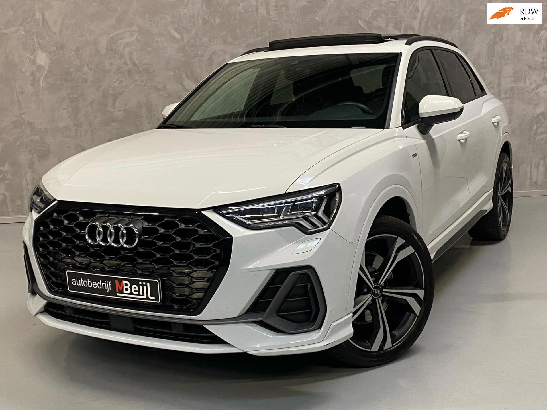 Audi Q3 45 TFSI quattro / 3X S-Line /Pano /Sfeer /Camera, Auto's, Dealer onderhouden, Gebruikt, Euro 6, 1984 cc