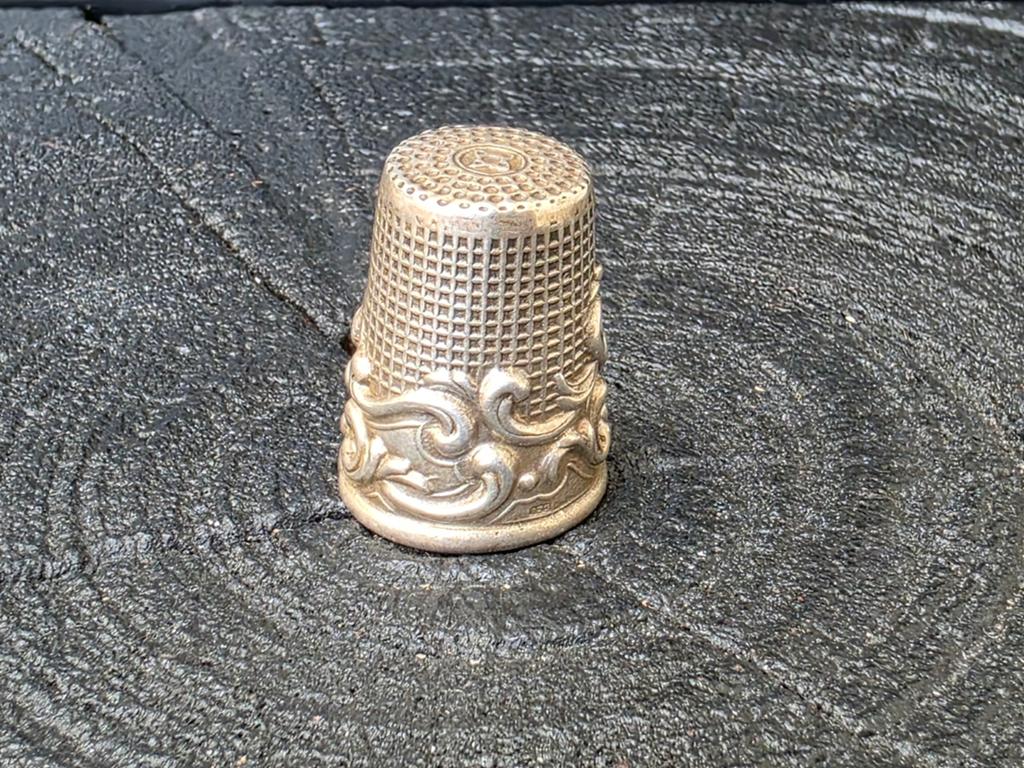 Antieke Zilveren Vingerhoed met Reliëf - 925 Zilver, Antiek en Kunst, Antiek | Goud en Zilver, Verzenden, Zilver