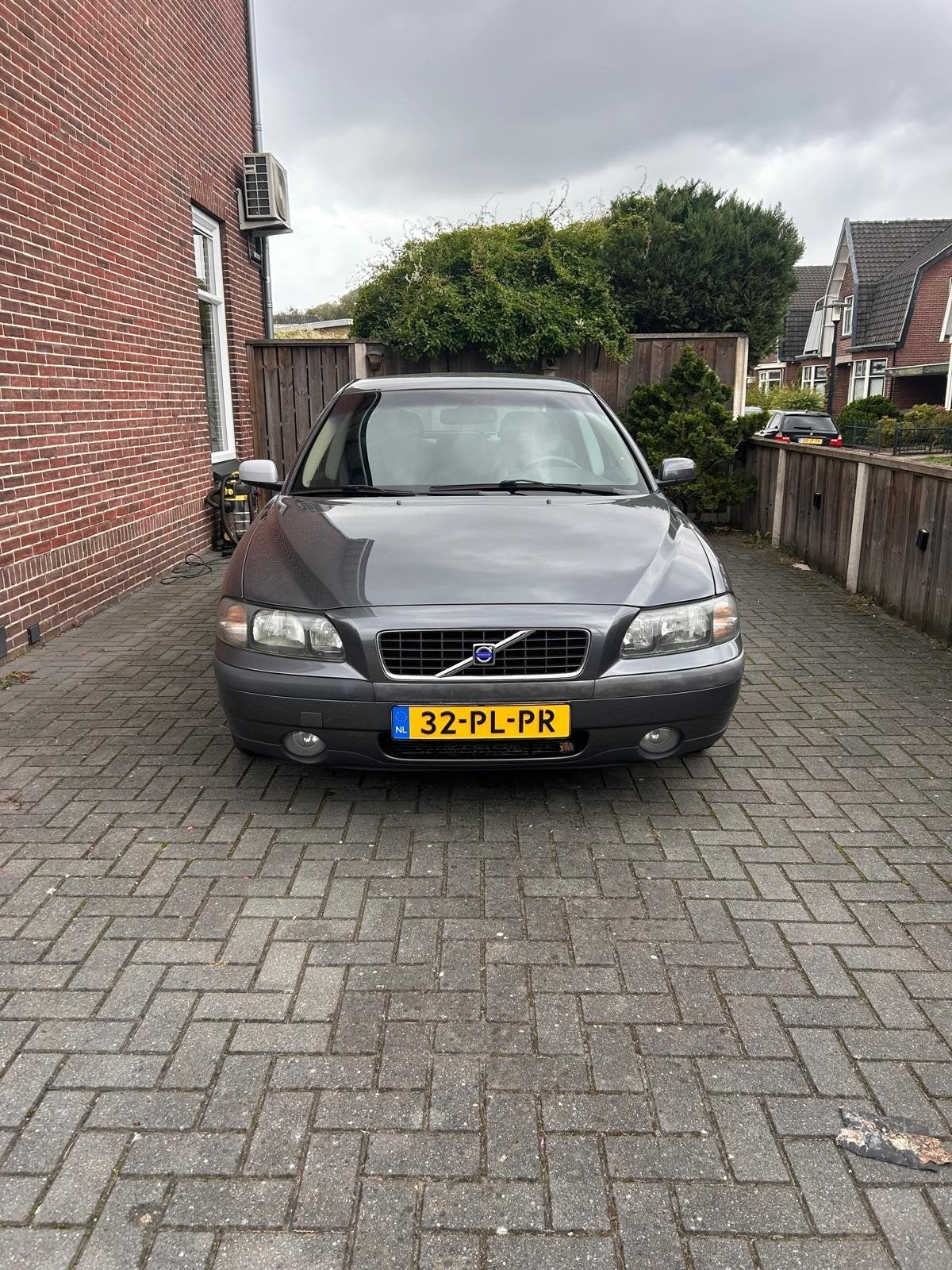 Volvo S60 2.4 170PK 2004 Grijs, Auto's, Voorwielaandrijving, 1442 kg, S60, 75 €/maand