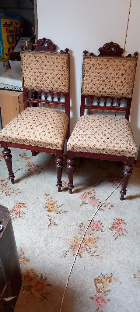 2 antieke stoeltjes plm. 100 jaar oud., Ophalen