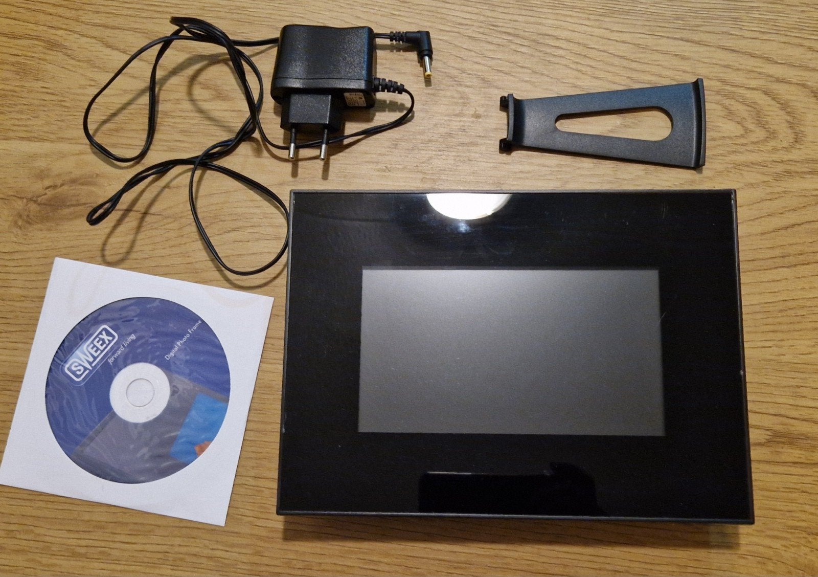 Sweex Digitale Fotolijst 7 inch - MM008V3, Zo goed als nieuw, Minder dan 1 GB, Diavoorstelling, 8 tot 12 inch